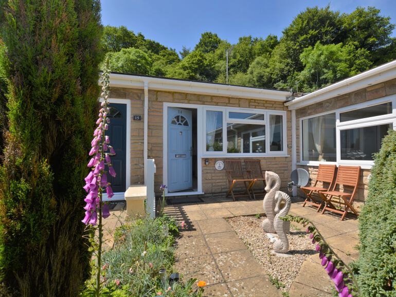 Lyme Regis Holiday Cottage with Swimming Pool