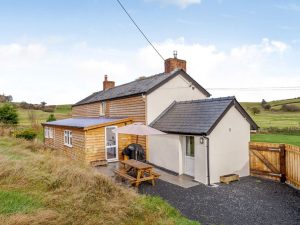Brecon Beacons Holiday Cottage Hot Tub