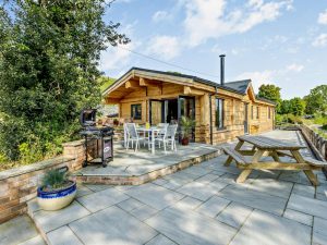 Country Lodge with Hot Tub Shropshire