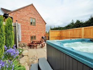 Holiday Cottage Shrewsbury Hot Tub