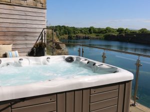 Luxury Riverside Lodge with Hot Tub