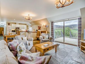 Perthshire Country Cottage Retreat with Hot Tub
